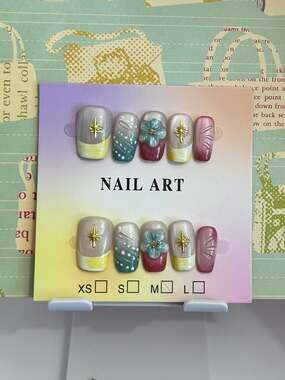 Cateye Press-On Nails with Floral Star 3D Medium